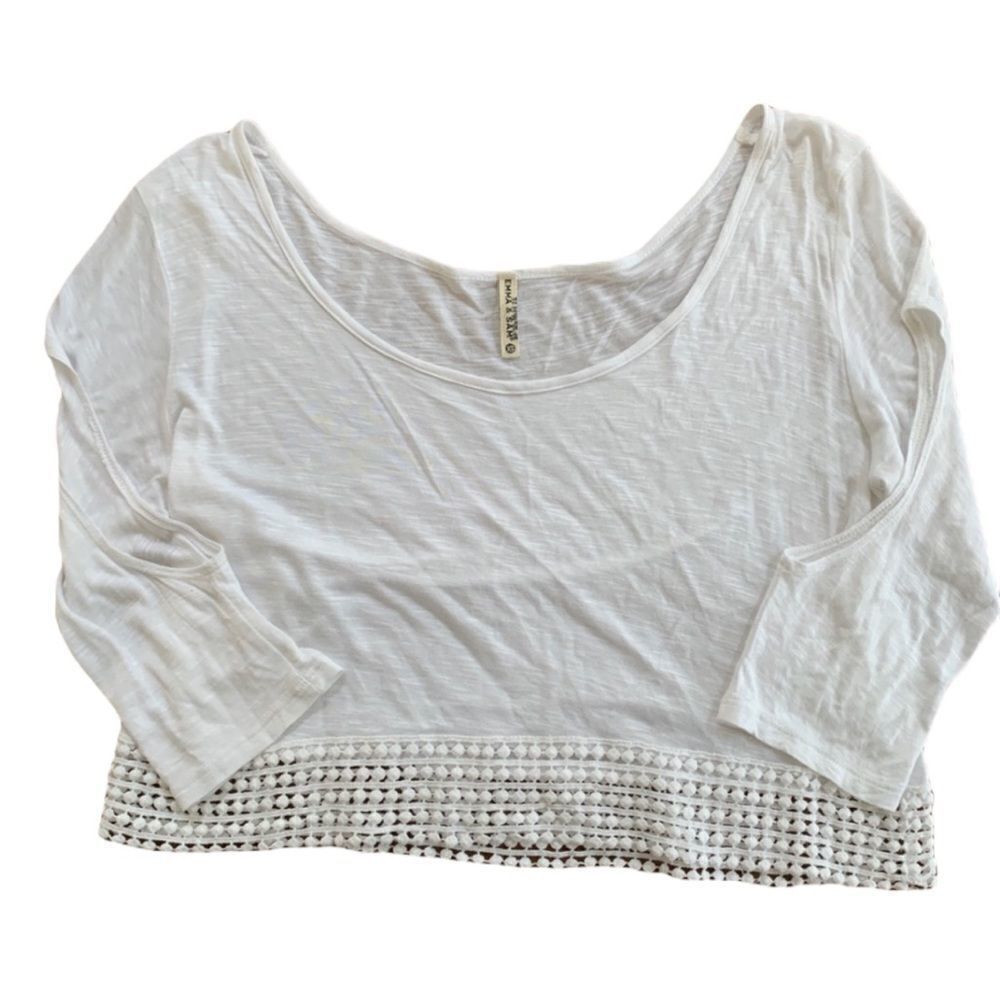 Emma & Sam white crop top